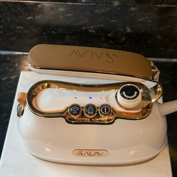 Salav Gold and Cream Garment Steamer - Picture 5 of 11